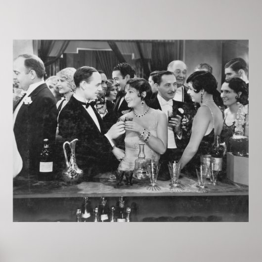 Paar met drink in drukke bar poster (Voorkant)