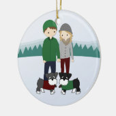 Paar met twee schnauzers kerstversiering keramisch ornament (Links)