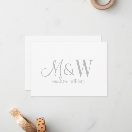 Paar Monogram Minimalistisch Grijs Script & Serif Notitiekaartje (Voorkant / Achterkant in situ)