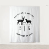 Paar naam Deer Monogram Rustic Land Weddenschap Wandkleed (Voorkant)