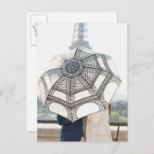 Paar onder een paraplu met de Eiffeltoren Briefkaart (Voorkant / Achterkant)