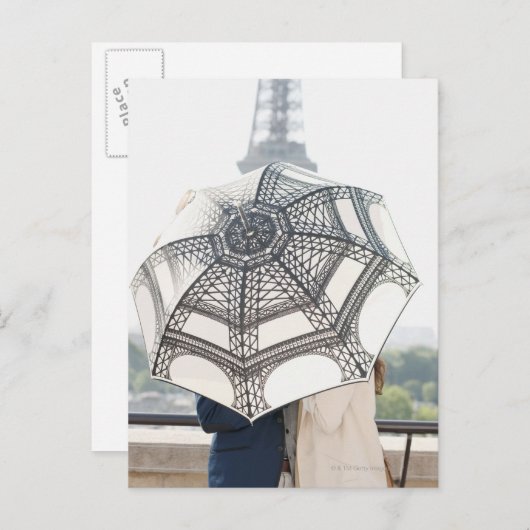 Paar onder een paraplu met de Eiffeltoren Briefkaart (Voorkant / Achterkant)