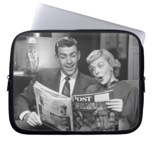 Paar Reading Magazine Laptop Sleeve