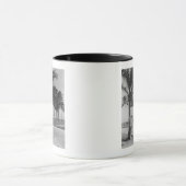 Paar staan aan palmboom Achterzijde uitzicht B&W Mok (Midden)