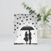 Paar Staande Onder Paraplu, Hartvormige Regen Briefkaart (Staand voorkant)