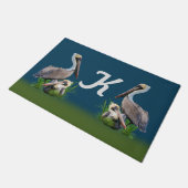 Paar van bruine Pelikanen, Monogram Deurmat (Schuin)