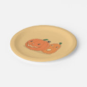 Paar van Halloween Pumpkins op Geel Papieren Bordje (Gekanteld)
