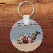 Paar van traditionele kamelen die in het strand zi sleutelhanger (Voorkant)