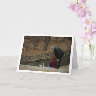 Paar voeden eend in San Vicente Park Kaart