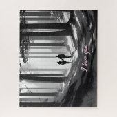 Paar wandelt langs Black & White Forest Path Legpuzzel (Verticaal)