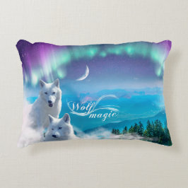 Paar witte wolven met noorderlicht accent kussen