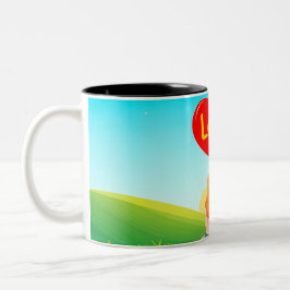 Paar zittend op een bank met liefdestitel tweekleurige koffiemok