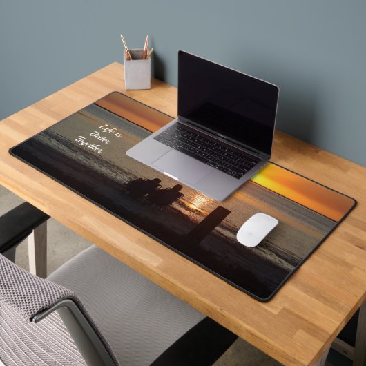 Paar zittend op Florida Beach Desk Mat (Kantoor 2)