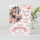 Paard 3e verjaardag roze bloemenmeisje zadel omhoo kaart (Staand voorkant)