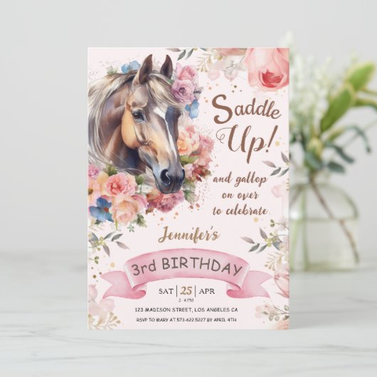 Paard 3e verjaardag roze bloemenmeisje zadel omhoo kaart (Staand voorkant)