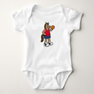 Paard als basketballer met basketbal romper