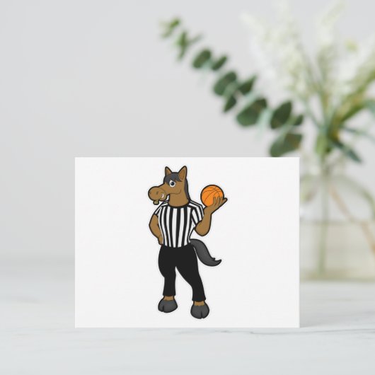 Paard als scheidsrechter met basketbal en fluitje briefkaart (Staand voorkant)