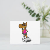 Paard als voetballer met voetbal briefkaart (Staand voorkant)