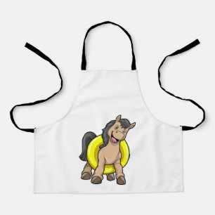 Paard bij strand met draaiende ring schort