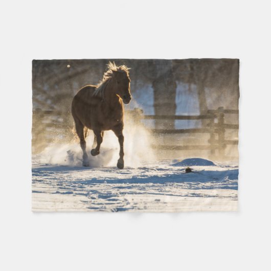 Paard dat door de sneeuw rent fleece deken (Voorkant (Horizontaal))
