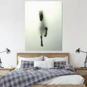 Paard dat door mist breekt canvas afdruk (Insitu (Slaapkamer))