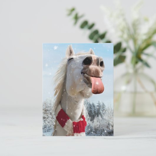 Paard dat sneeuwvlokken vangt uitnodiging briefkaart (Staand voorkant)