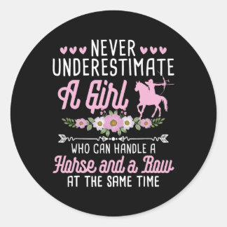 Paard een meisje dat een paard en een buikarch kan ronde sticker