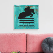 Paard en ruiter springen - met Courage Quote Canvas Afdruk (Insitu (Woonkamer))