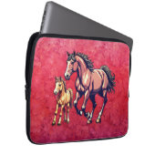 Paard en veulen op getextureerde achtergrond laptop sleeve (Voorkant Rechts)