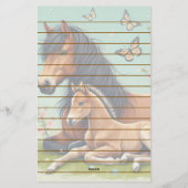 Paard en veulen rusten in een lente setting briefpapier (Achterkant)