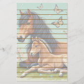 Paard en veulen rusten in een lente setting briefpapier (Voorkant)