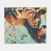 Paard en veulen rusten in een lente setting fleece deken (Voorkant (Horizontaal))