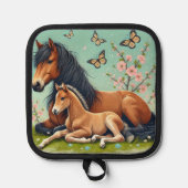 Paard en veulen rusten in een lente setting pannenlap (Voorkant)