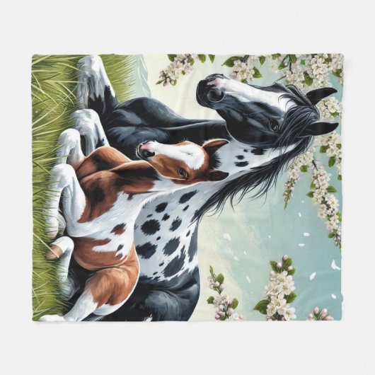 Paard en veulen rusten te midden van bloeiende bom fleece deken (Voorkant (Horizontaal))