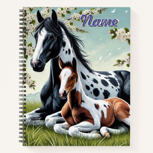 Paard en veulen rusten te midden van bloeiende bom notitieboek (Voorkant)