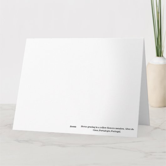 Paard grazen in een gele bloemen weide bedankkaart (Achterkant)