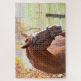 Paard in een herfstveld met vallende bladeren legpuzzel