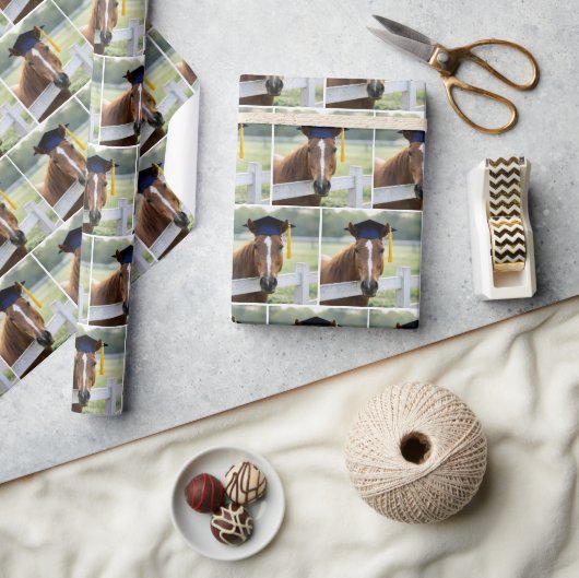 Paard met een afstudeerhoed cadeaupapier (Crafts)