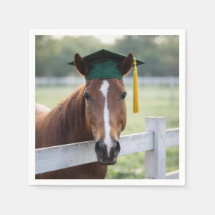 Paard met een groene afstudeerhoed servet