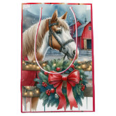 Paard op een Boerderij Kerst Medium Cadeauzakje (Voorkant)