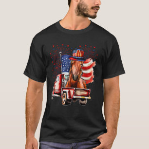 Paard op pick-up truck met Amerikaanse vlag 4e van T-shirt