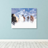 Paard rent door de sneeuw canvas afdruk (Insitu (Houten vloer))