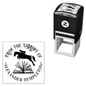 Paard & Ruiter Springen Over Open Boek Bibliotheek Zelfinktende Stempel (In situ)