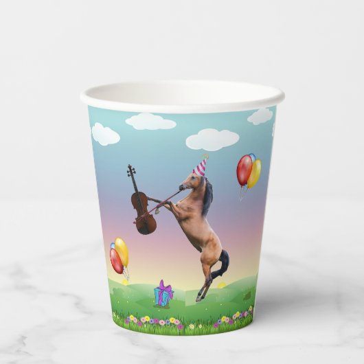 Paard speelt vioolverjaardag papieren bekers (Achterkant)