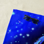 Paard strandlaken die in blauwe Sterrennacht lopen (In situ)