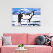 Paard van de verf die in de sneeuw staat canvas afdruk (Insitu (Woonkamer))