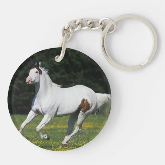 Paard van verf die in grijs veld loopt sleutelhanger (Achterkant)