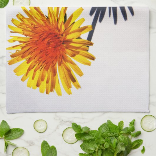Paardebloem en Schaduw kitcna Theedoek (Gevouwen)