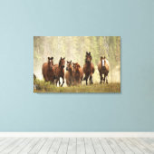 Paarden cresting kleine heuvel tijdens afronding canvas afdruk (Insitu (Houten vloer))