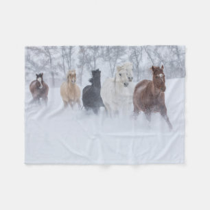 Paarden die door de sneeuw rennen fleece deken